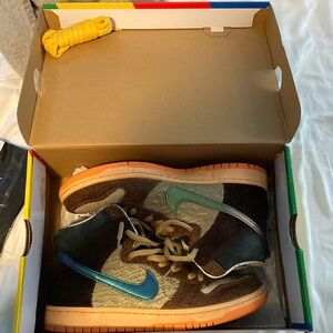 Nike dunk high size 9 men's